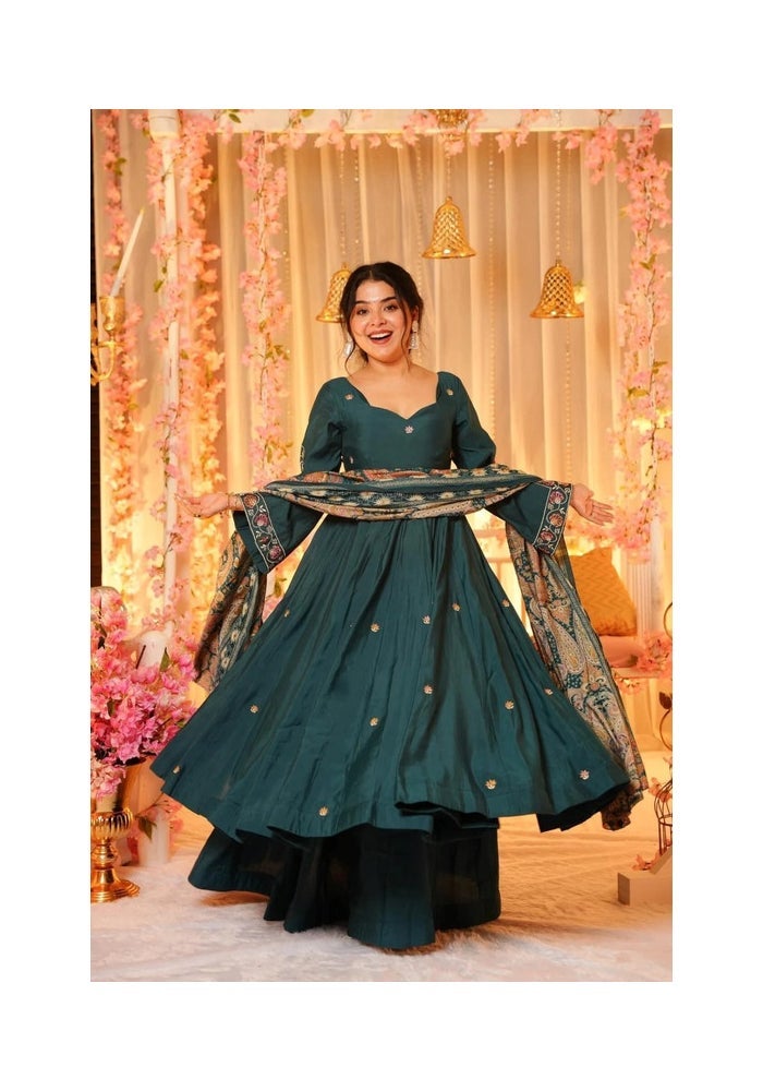 Malishka Export كُرتا شَارَارَا أناركالي بلون البترول مع دُبَاتَة للنساء - Image 1